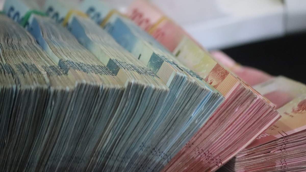 Курс валют в Україні на 1 червня: долар подешевшав, євро подорожчав