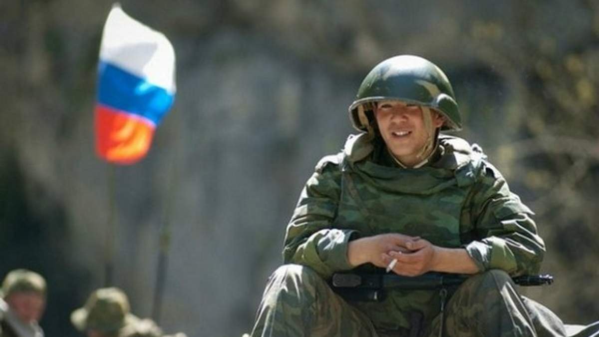 У російській армії посилюють пропаганду про плюси участі у війні проти України