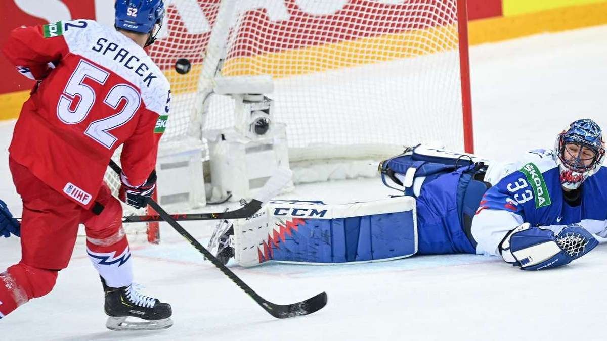Чехия крупно обыграла Словакию, Канада с трудом вышла в плей-офф