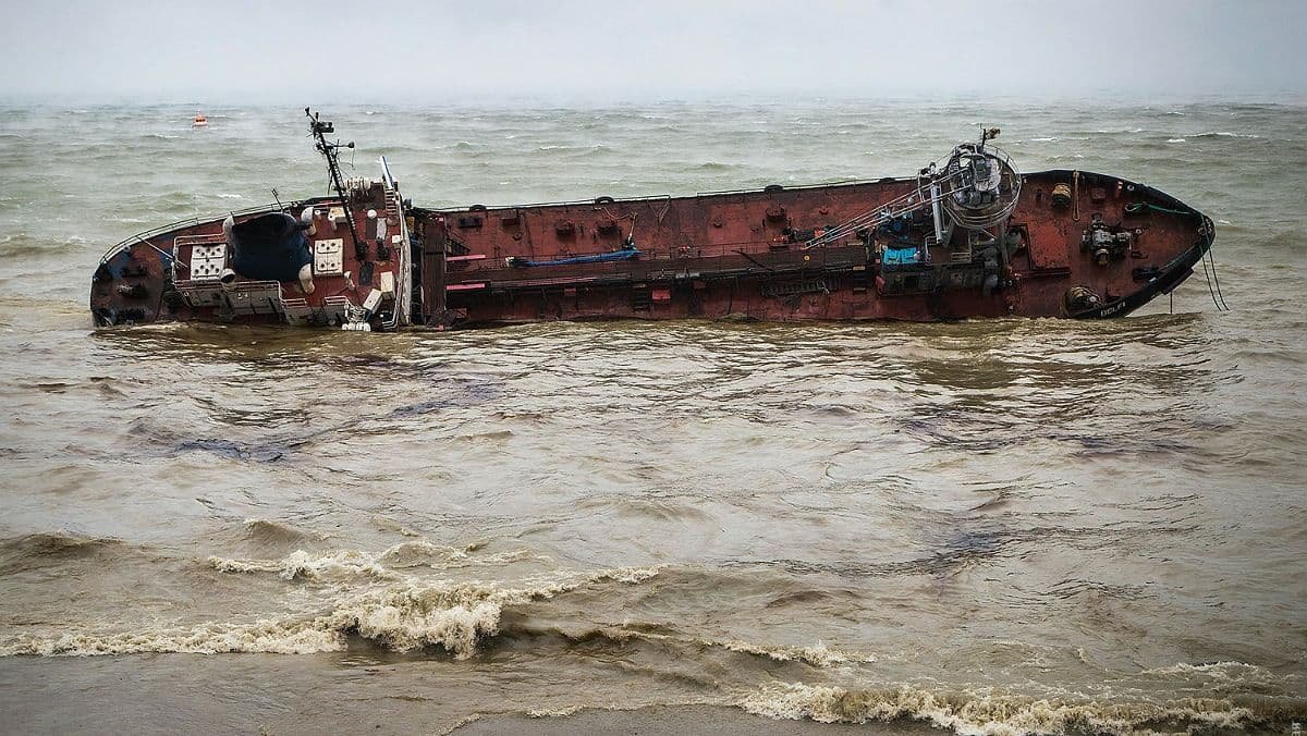 Вблизи Туниса затонуло судно с мигрантами: 23 погибших