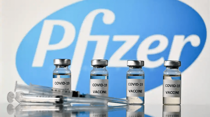 У Pfizer розповіли, коли буде готова вакцина від штаму коронавірусу "Омікрон"