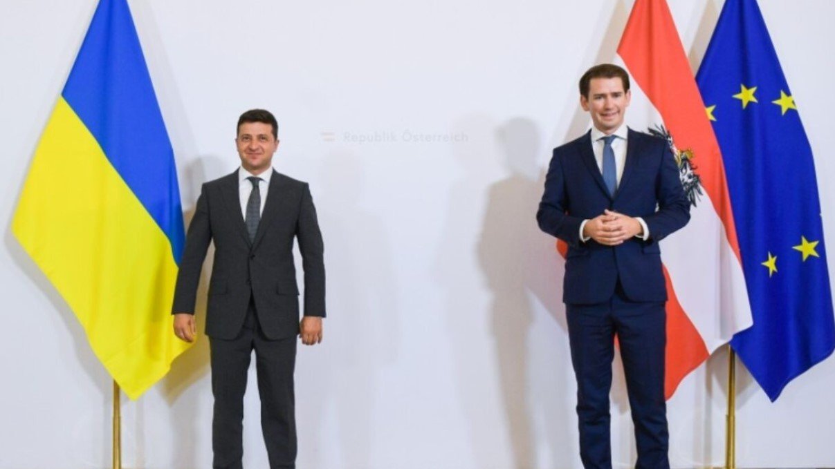 Зеленский рассказал канцлеру Австрии о Донбассе и пригласил в Украину