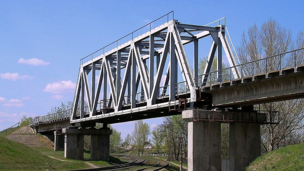 В Ивано-Франковской области на железнодорожном мосте ударило током подростка: хотел сделать фото