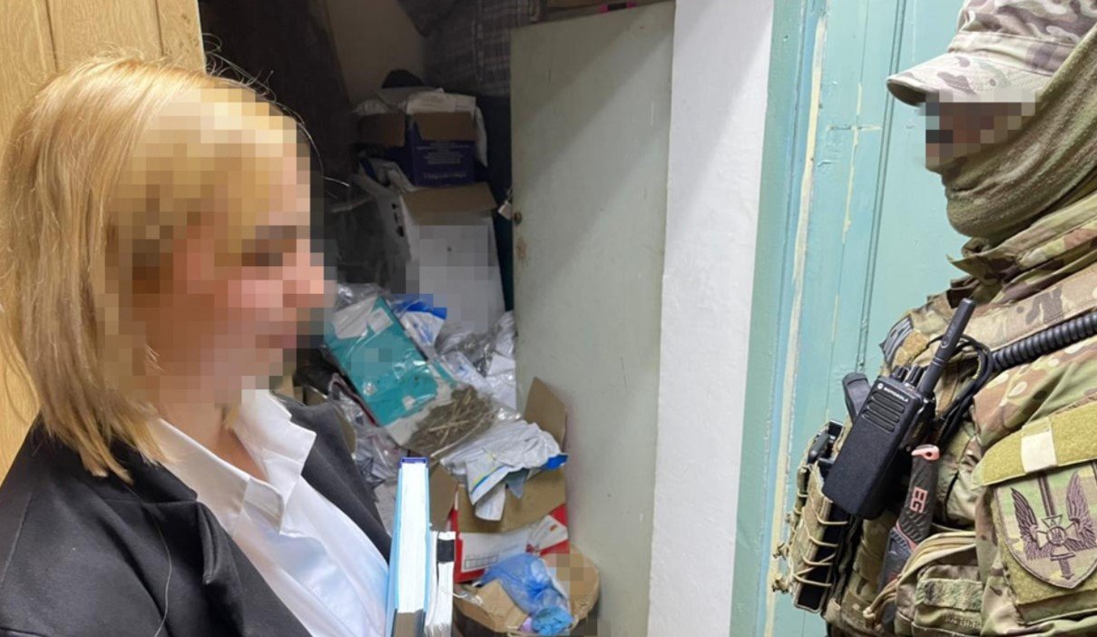 Сотрудница полиции Одесской области воровала и продавала наркотики из вещдоков