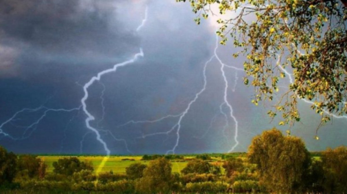 В Україні оголосили штормове попередження на найближчі 2 дні