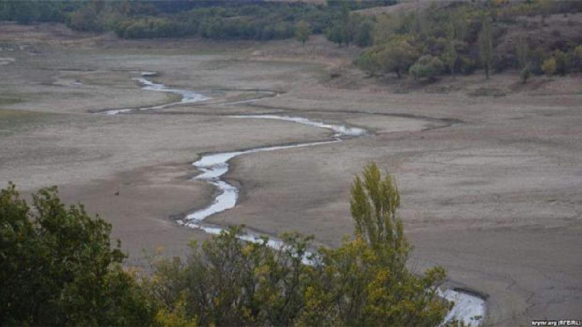 Водна криза у Криму: окупанти використовують звичайних людей для розчищення річок