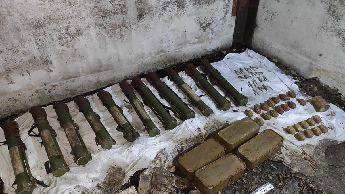 Залишили бойовики Гиркин: в Донецькій області силовики знайшли схрон з боєприпасами