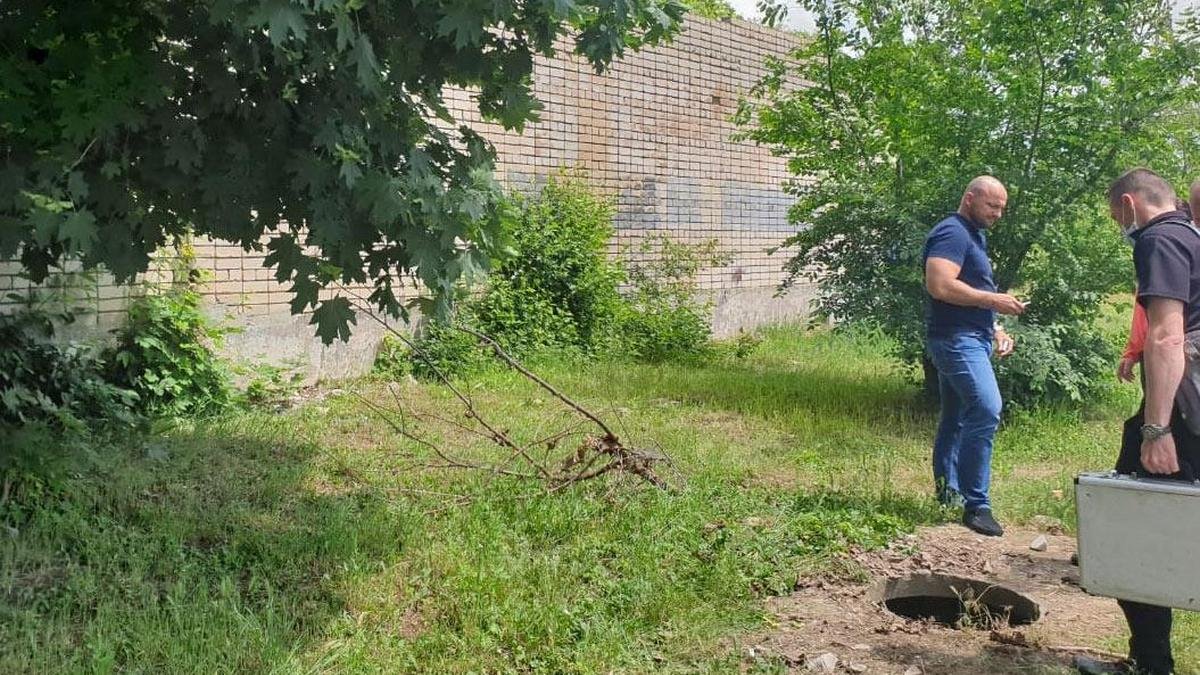 В Днепропетровской области 8-летний мальчик ушёл гулять не детскую площадку и пропал. Спустя неделю его тело нашли на дне коллектора