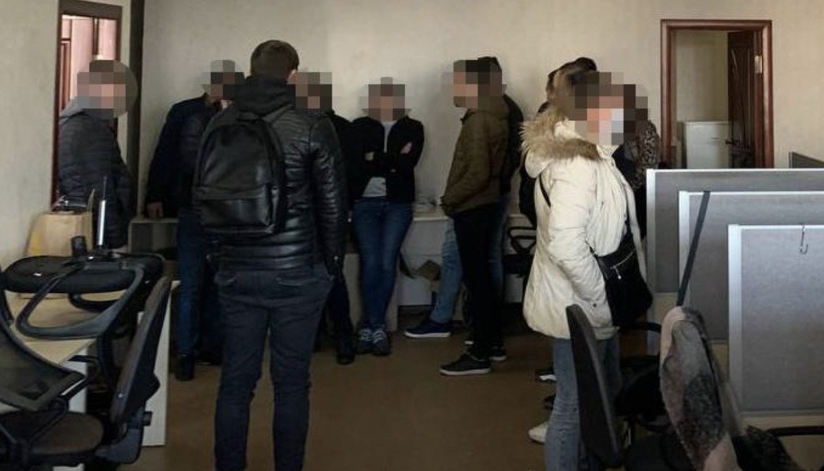 Тероризували за борги: у Києві викрили незаконний колл-центр