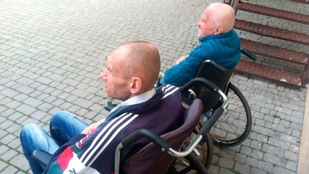 В Одесі трьох пацієнтів психлікарні з інвалідністю вивезли на цвинтар та кинули