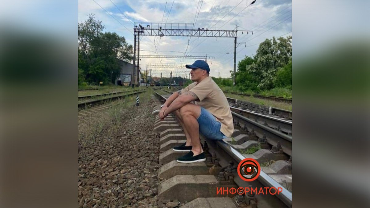 Український боксер Усик зробив фото на залізничних коліях: УЗ просить дотримуватися заходів безпеки