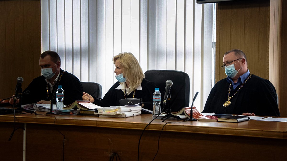 Двое из трёх судей, которые дали Стерненко год условно за 1 патрон, подали в отставку