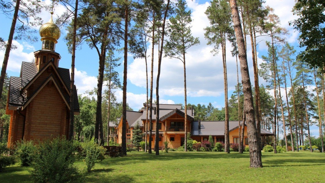 Отели и зоны отдыха: что сделают из бывших охотничьих угодий Януковича