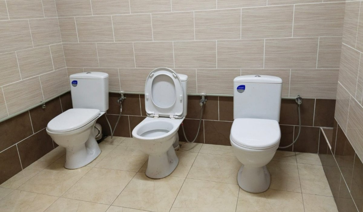У переобладнаному спорткомплексі "Шахтар" у Червонограді встановили вбиральні для людей без комплексів