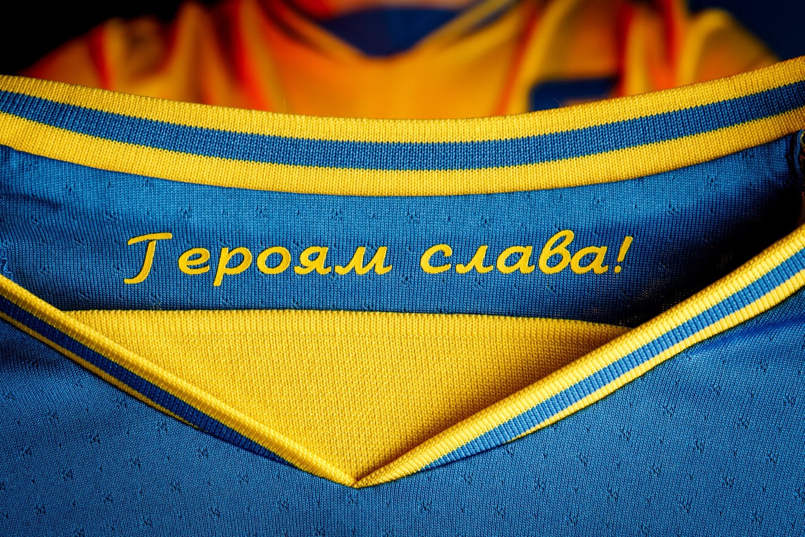 Павелко завершил переговоры с УЕФА: лозунг «Героям Слава!» оставят, но заклеят эмблемой
