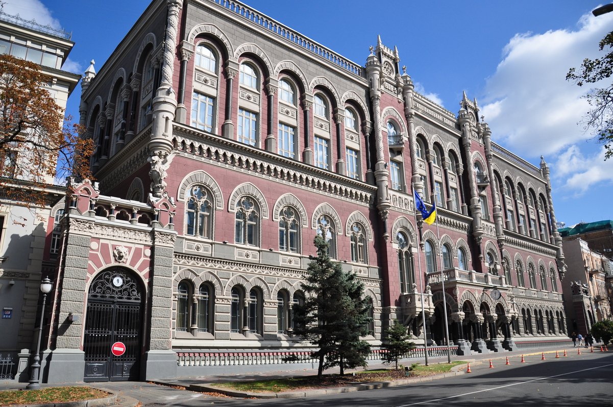 НБУ перекридитовал больше десяти украинских банков на миллиарды гривен