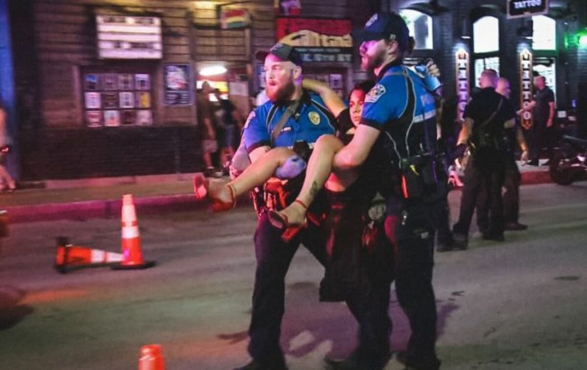 В Техасе мужчина открыл стрельбу в торговом центре: больше десятка раненых