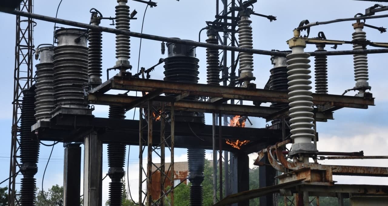 В Одессе загорелся трансформатор «Одесские электросети»: в части города прекратили подачу света и воды