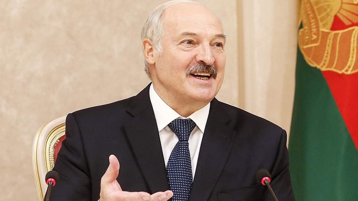 Лукашенко вважає важливим навчити білорусів поводитися зі зброєю, щоб бути готовими до війни