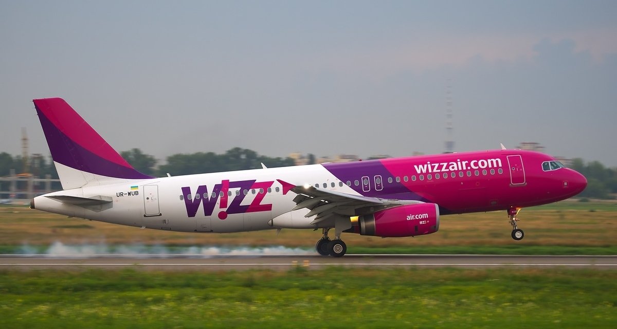 Борт Wizz Air, що летів до Запоріжжя, здійснив аварійну посадку у польському аеропорті