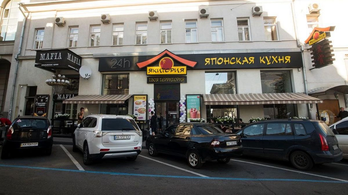 В Харькове 25 человек, заказавших еду в ресторане "Якитория», попали в больницу с признаками отравления: что говорят в заведении