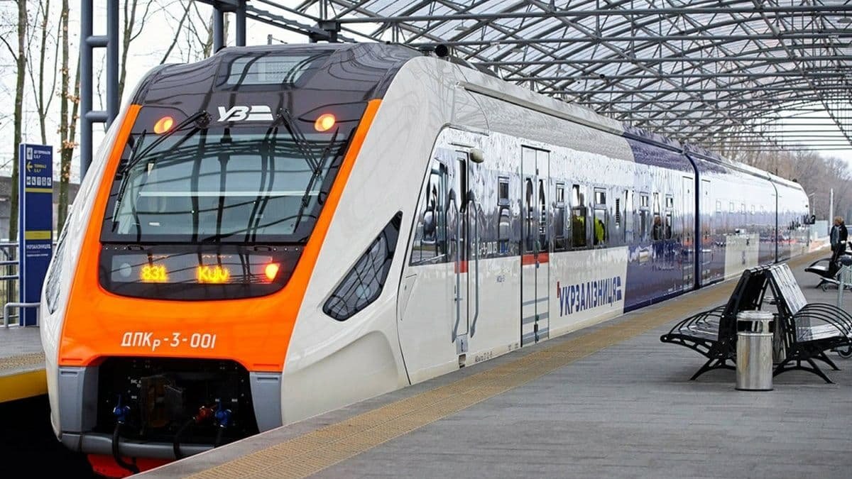 «Укрзалізниця» на праздничные дни назначила 21 дополнительный поезд