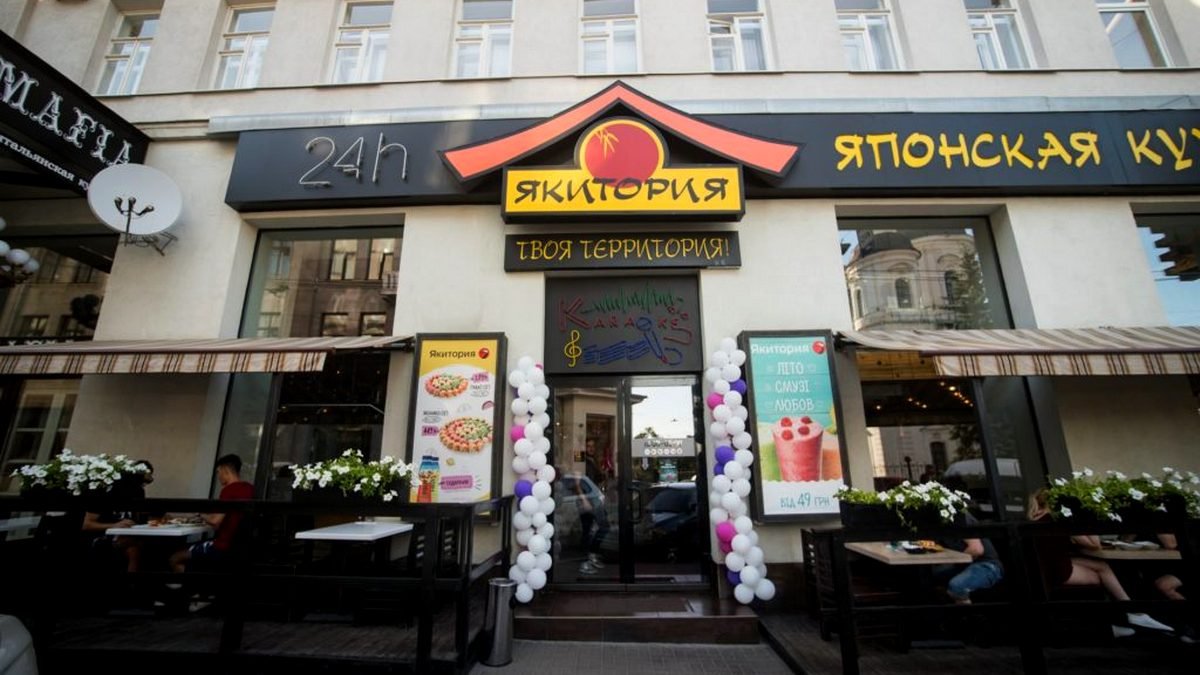 Причиной массового отравления в «Якитории» в Харькове могли стать суши. В больницах с отравлением лежит 55 человек
