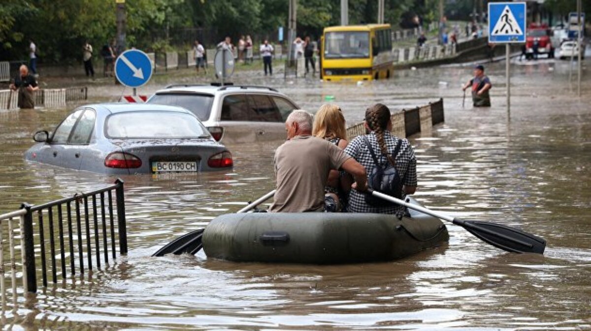 Синоптики прогнозируют сильные ливни по Украине 19 июня: в каких регионах