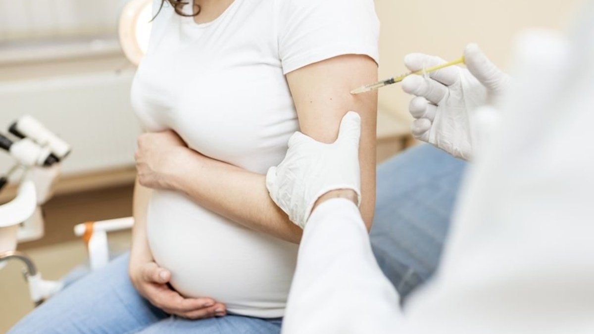 Какими вакцинами от коронавируса можно прививать беременных