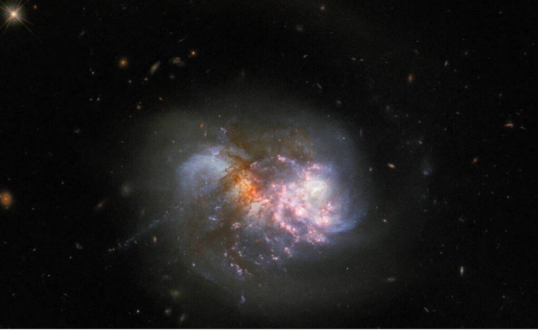 Хаббл NASA снял невероятно красивое слияние галактик
