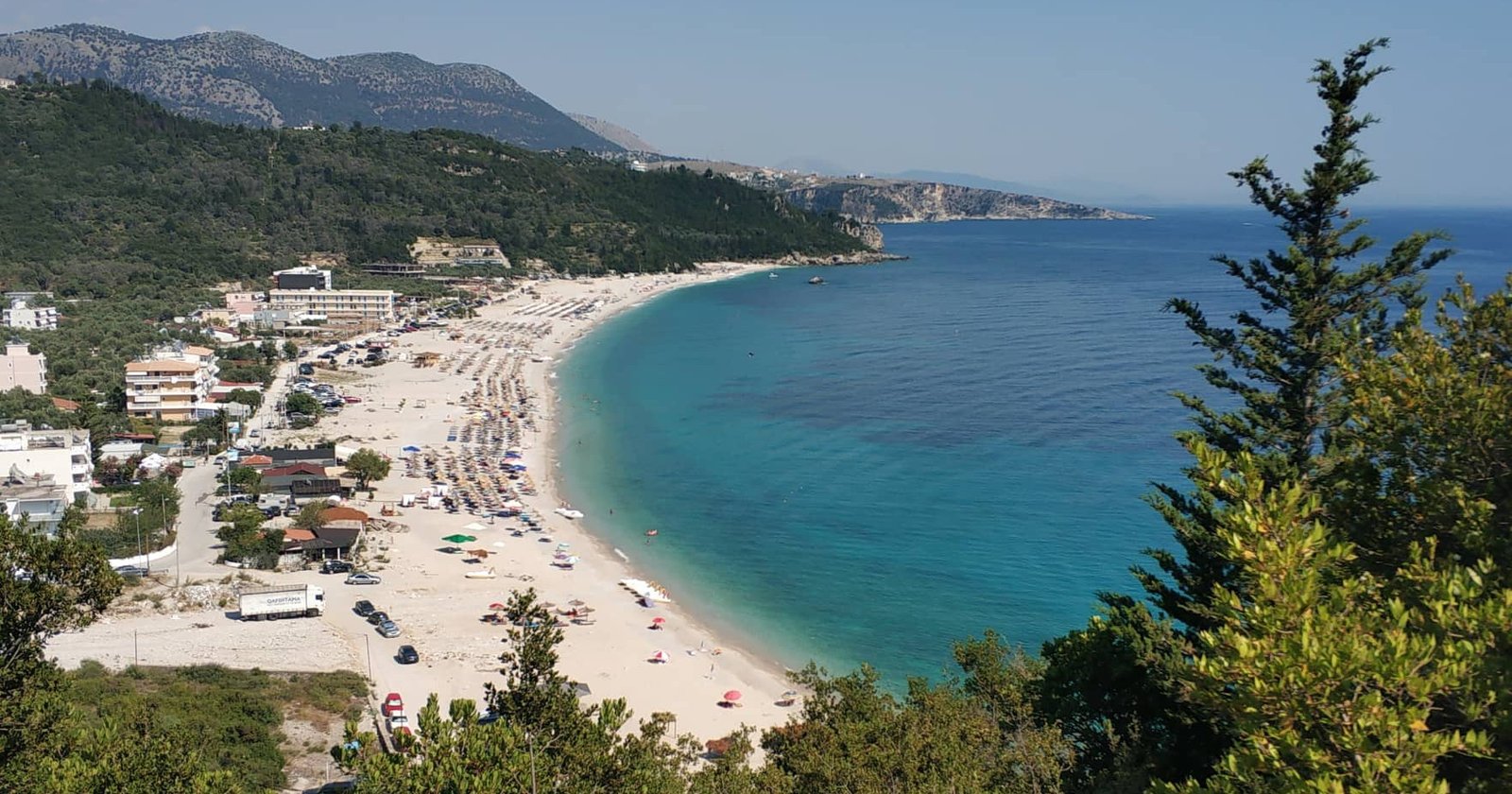 В Албании две семьи не поделили пляж и устроили перестрелку: есть погибшие и раненые