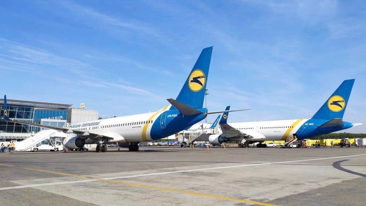 В Харькове самолёт не смог улететь в Турцию из-за птицы в двигателе