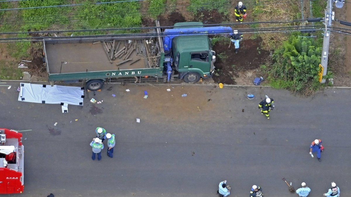 У Японії вантажівка в'їхала в натовп дітей: є загиблі та постраждалі