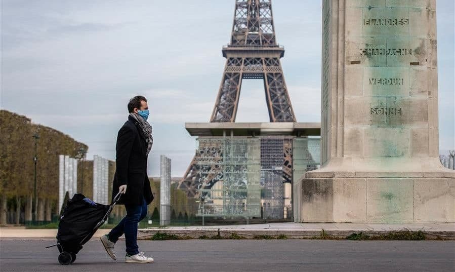 Во Франции введут платные COVID-тесты для туристов