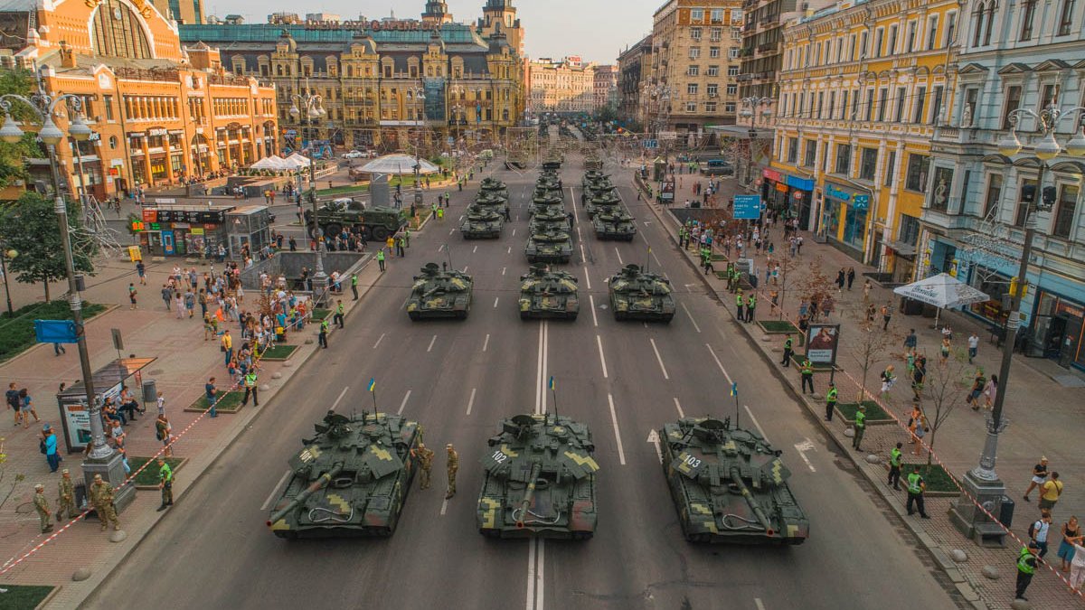Под Черниговом начались тренировки военного парада к 30-летию независимости Украины