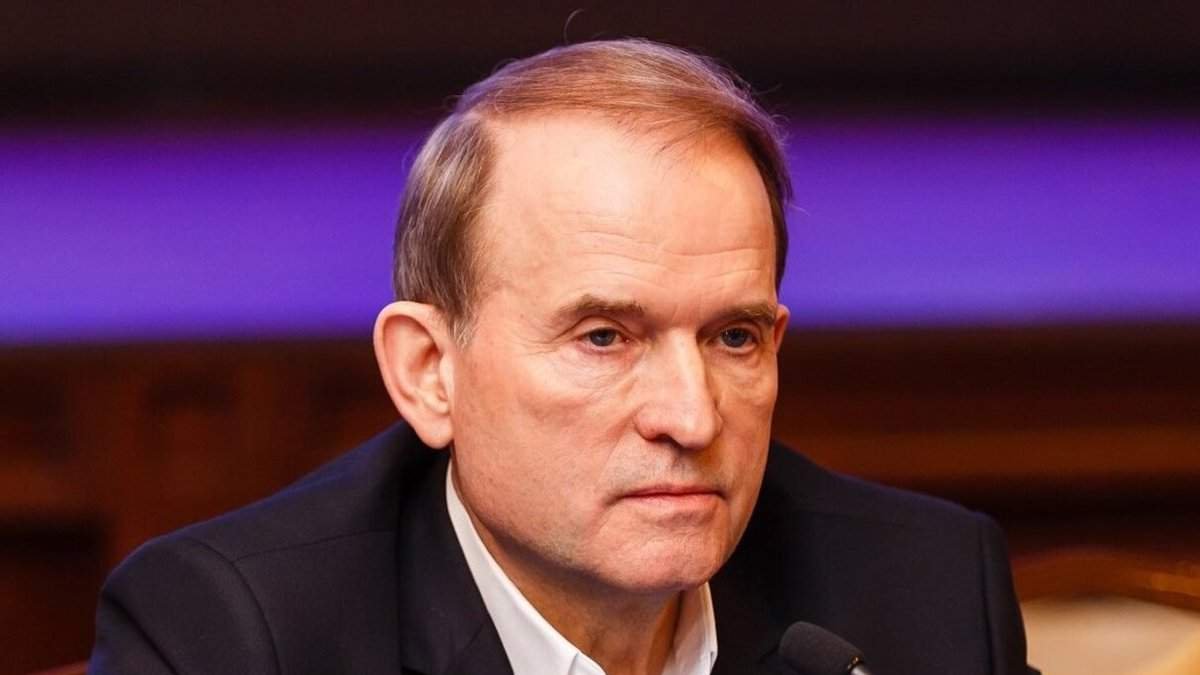 Зеленский ввел санкции против новых владельцев телеканалов «Первый независимый» и UkrLive