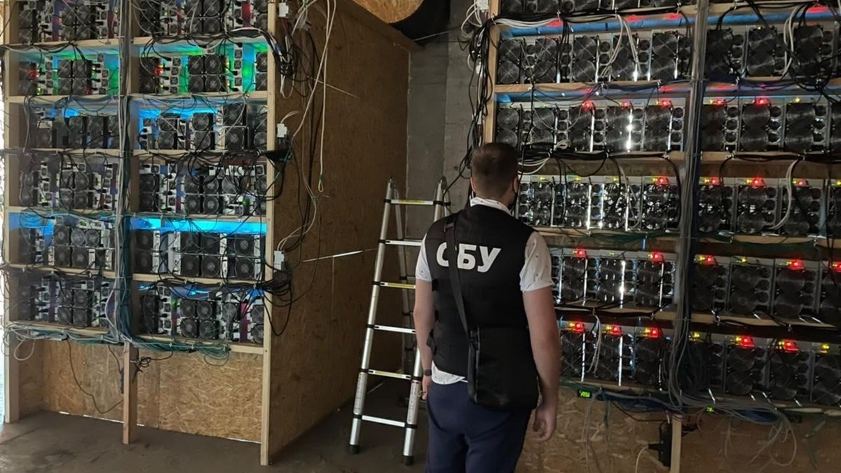 Без світла і води могла залишитися частина Чернігівської області: силовики накрили криптоферму