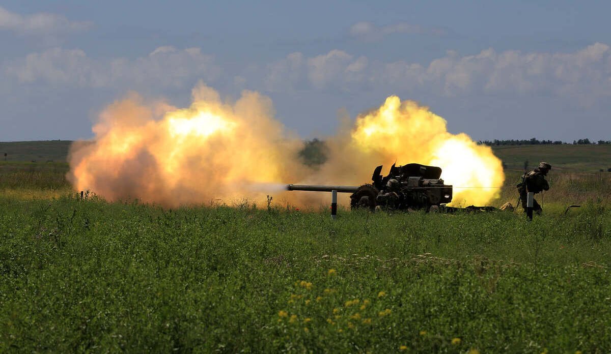 Боевики на Донбассе 10 раз обстреляли украинские позиции, ранены двое военных