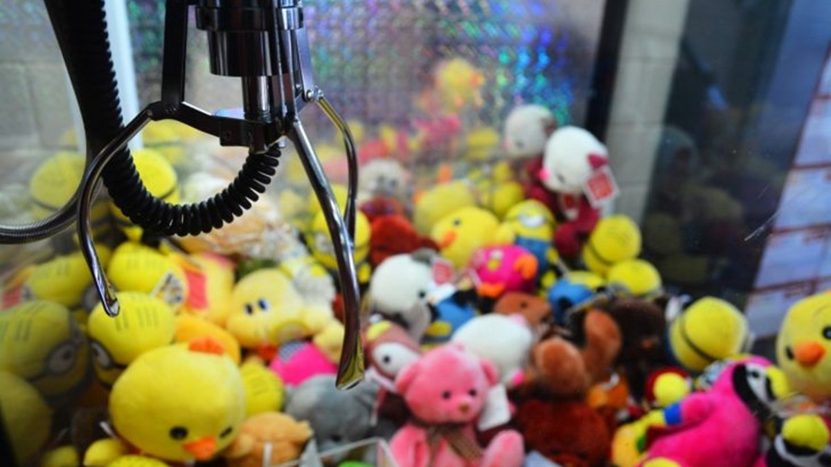 У Тернополі 8-річна дівчинка отримала опік від удару електричним струмом автомата з іграшками