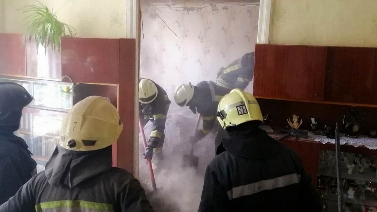 В Одесі у квартирі обвалилася стеля: під завалами знайшли тіло жінки