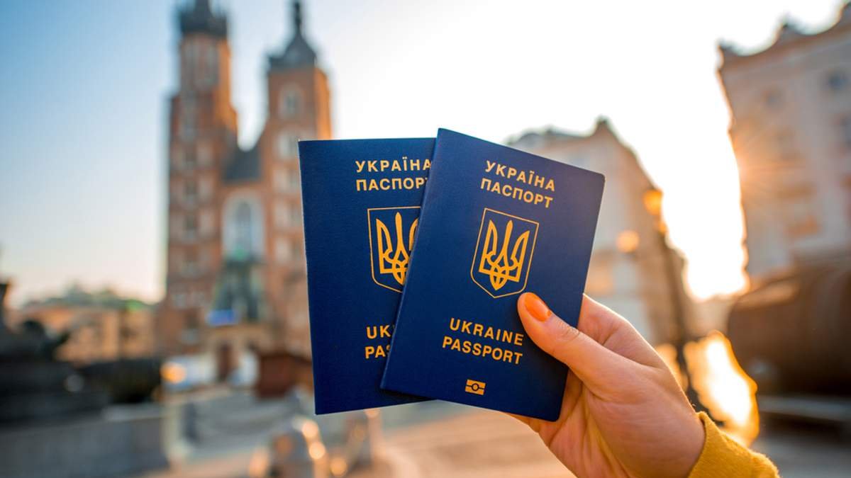 Украина потеряла две позиции в рейтинге силы паспортов