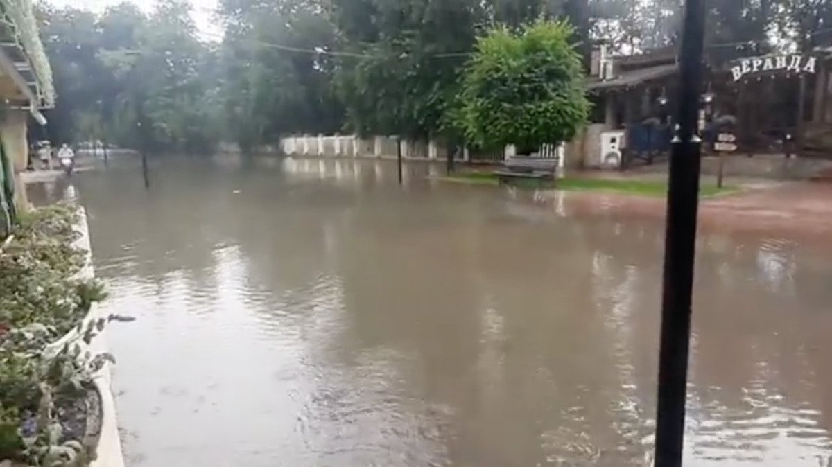 У Криму знову потоп: у Саках підтоплені житлові квартали