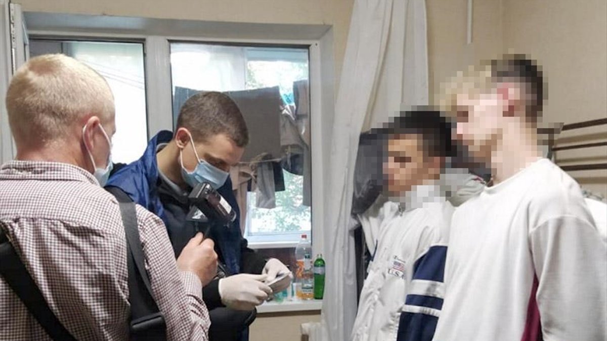 Провели півсотні обшуків: в 14 регіонах України "накрили" злочинців, які розбещували дітей і поширювали порноконтент