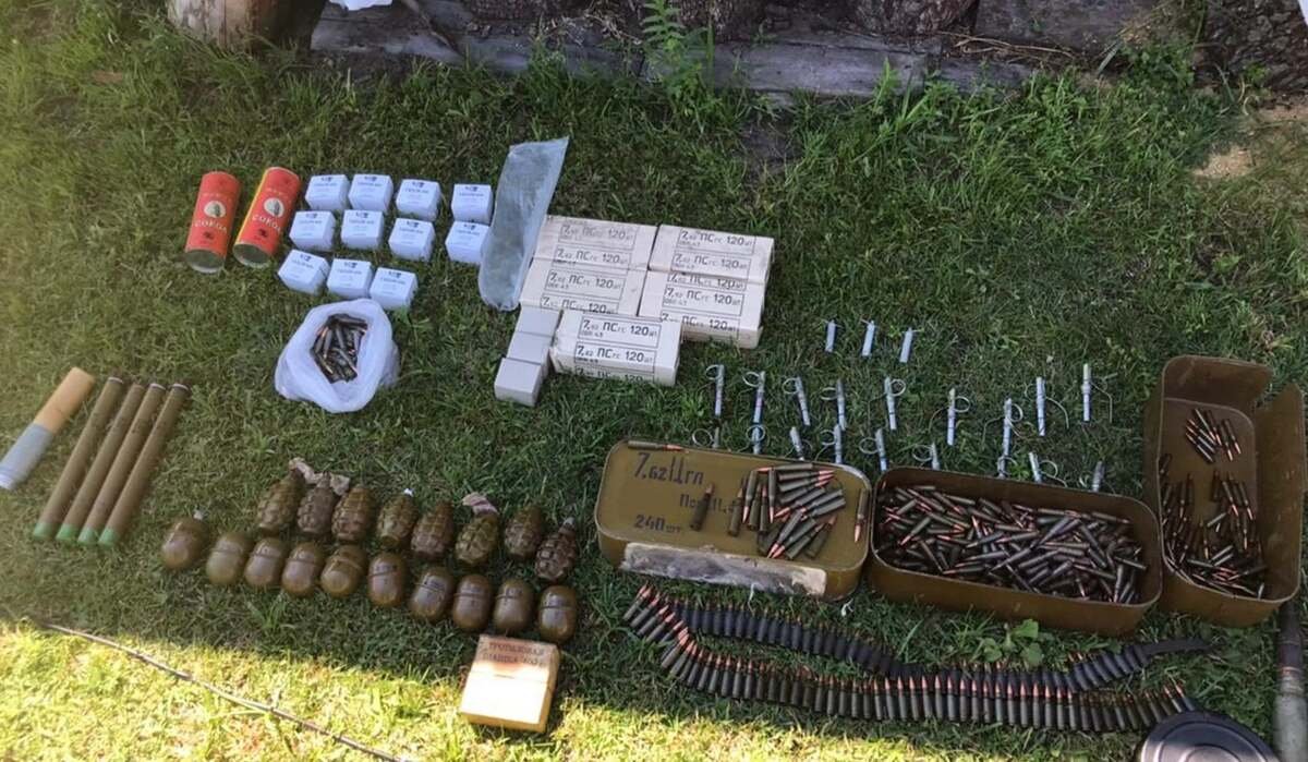 Тротил, гранати і порох: в Луганській області з незаконного обігу вилучили арсенал зброї та боєприпасів