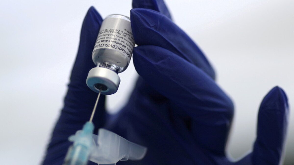 Pfizer розробляє бустер-вакцину від штаму COVID-19 Delta