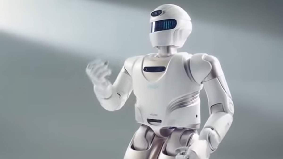 В Китае показали нового человекоподобного робота-помощника Walker X