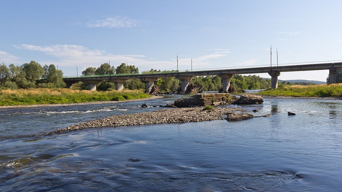 Штраф 50 000 гривен: в Ивано-Франковске запретили купаться в реке Быстрица