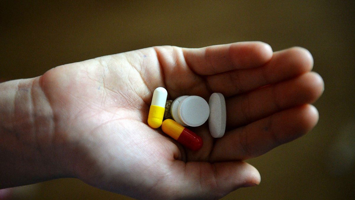 В Украине разрешили использовать таблетки от COVID-19 компаний Pfizer и MSD