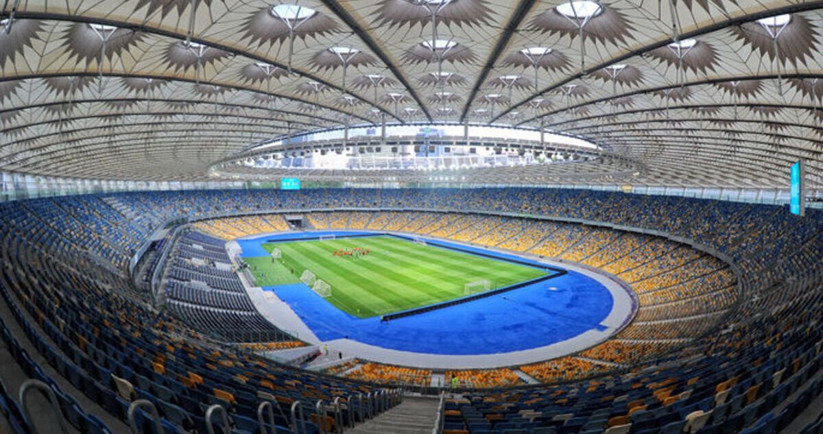В Украине на футбольных матчах разрешили заполнять стадионы на 2/3