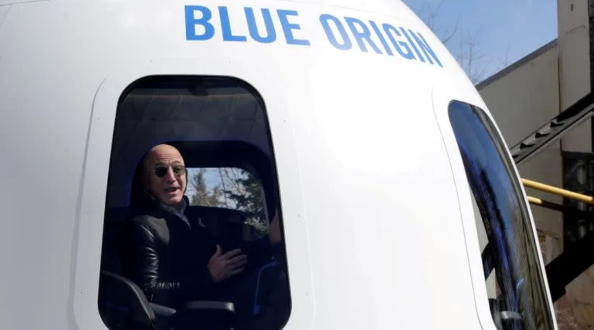 Компания Безоса Blue Origin возьмет в космический полёт обычных пассажиров